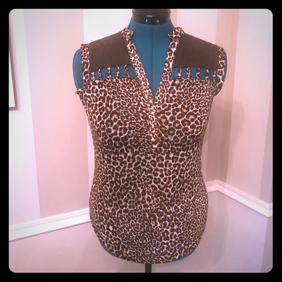 Rue21 Tops - Rue 21 top with lace detail, size M